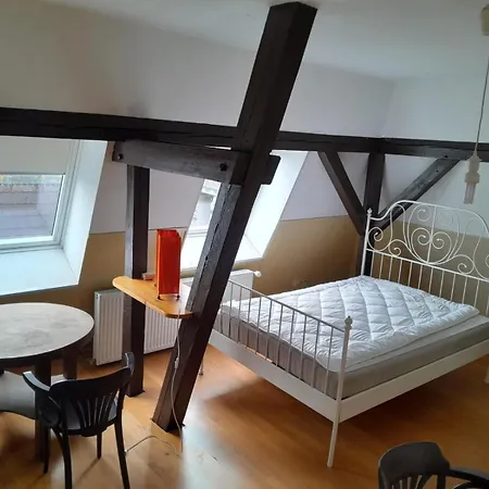 Campeggio Wg-zimmer In Villendachgeschoss Nahe Am Bahnhof *